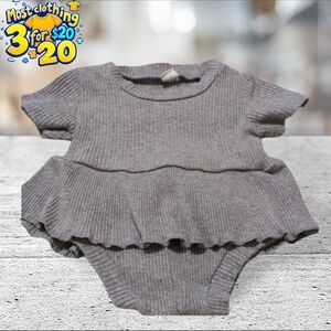 Gray summer outfit size 70 which equals 6 months